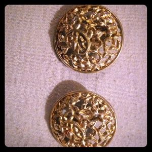 Gorgeous vintage clip on earrings
